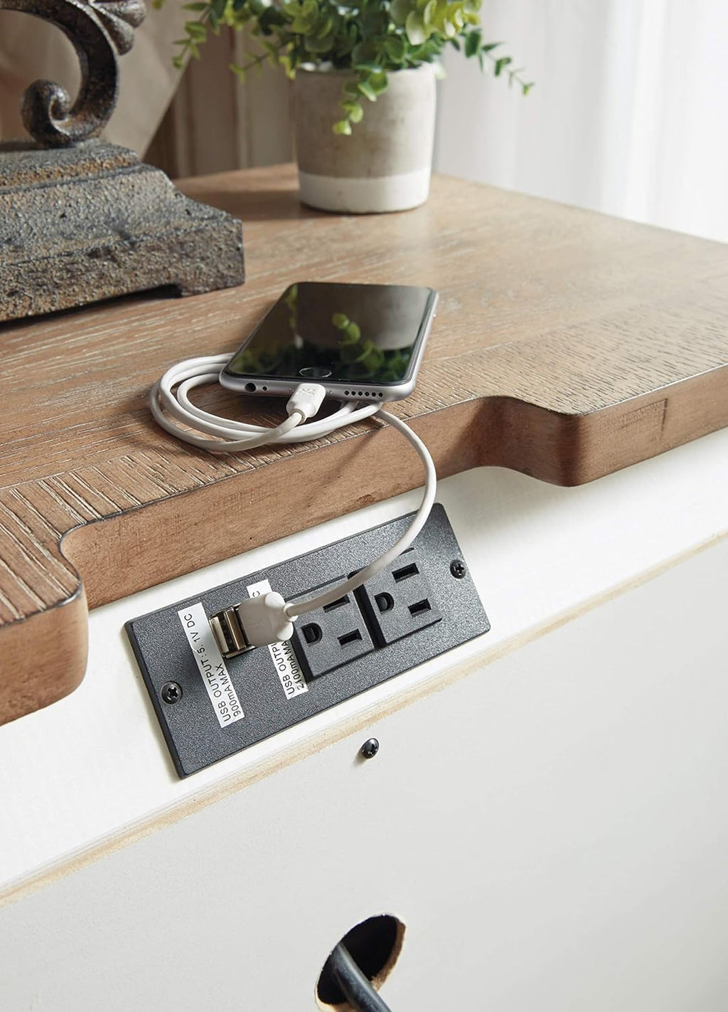 3 Drawer Nightstand with Electrical Outlets & USB Ports I868