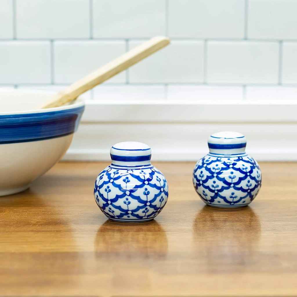 Blue and White 2 inch Porcelain Ceramic Salt and Pepper Shaker Set H16737