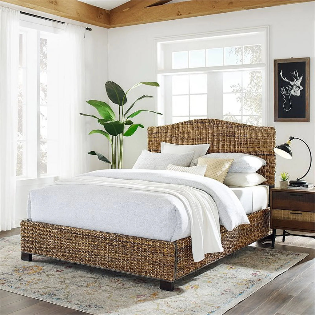 Queen Banana Leaf Panel Bed O83700