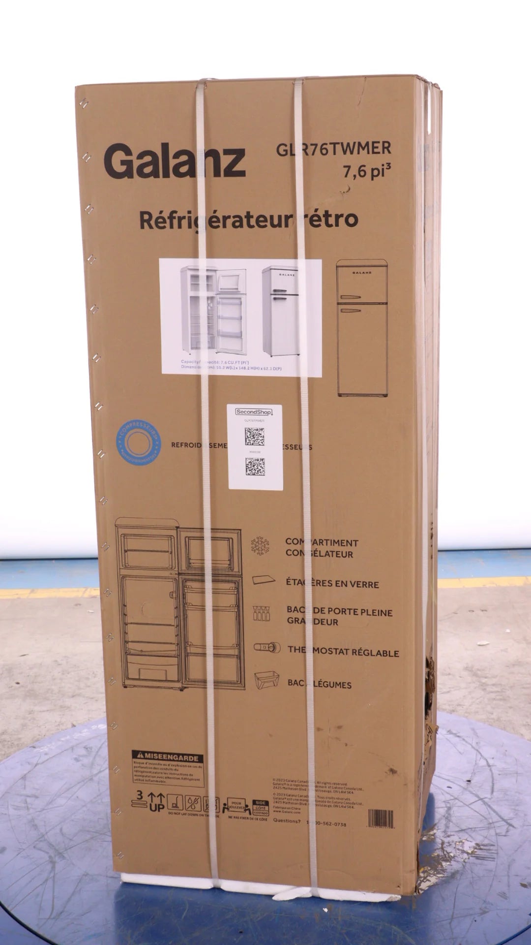 White 7.6 Cu Ft Retro Top Mount Refrigerator W5311