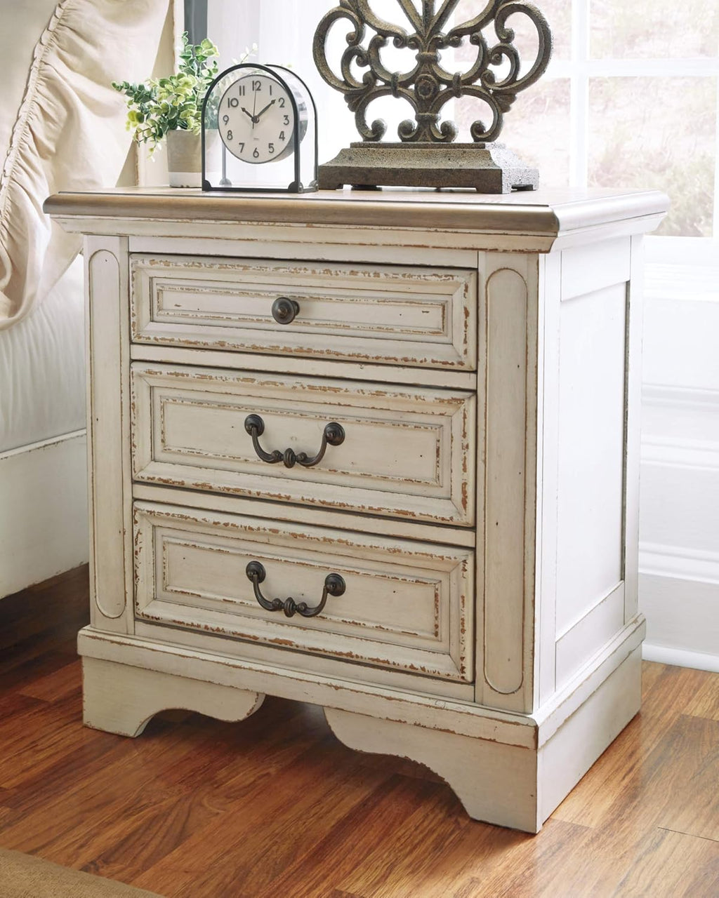 3 Drawer Nightstand with Electrical Outlets & USB Ports I868